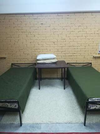 Хостелы Family hostel Алматы Просторный двухместный номер с 2 отдельными кроватями-6