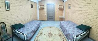 Хостелы Family hostel Алматы Просторный двухместный номер с 2 отдельными кроватями-8
